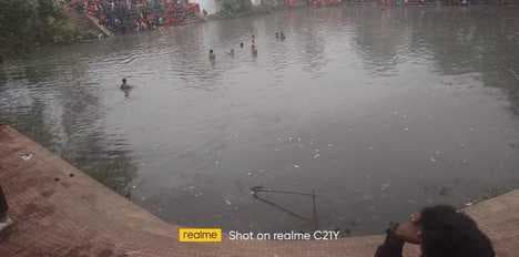 प्रशासनिक उपेक्षा का शिकार निर्झर तालाब, चारों ओर पसरी है गंदगी