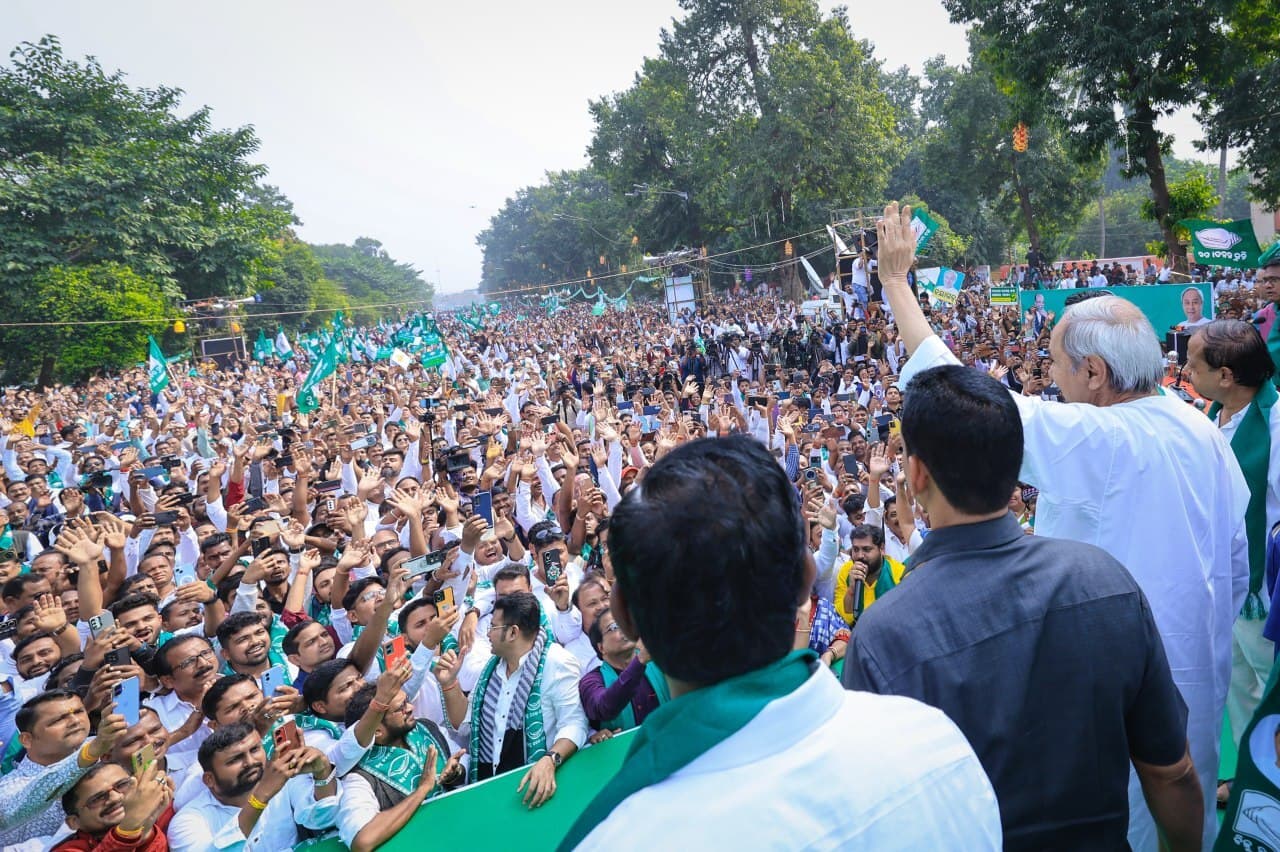 Bhubaneswar News: महंगाई के खिलाफ बीजद ने किया प्रदर्शन, नवीन ने भाजपा की डबल इंजन सरकार को लोगों के लिए दोहरा झटका करार दिया