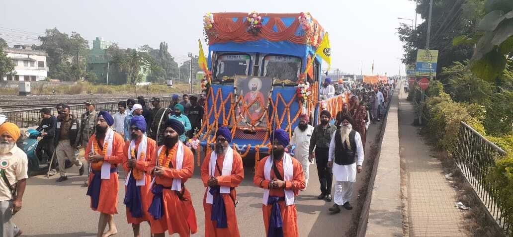 East Singhbhum News : वाहे गुरु, वाहे गुरु के उद्घोष से गूंजा घाटशिला शहर
