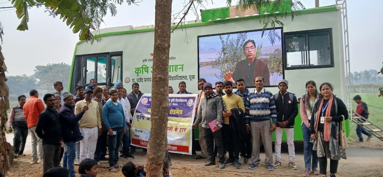कृषि ज्ञान वाहन से अवगत हुए मत्स्यपालक किसान