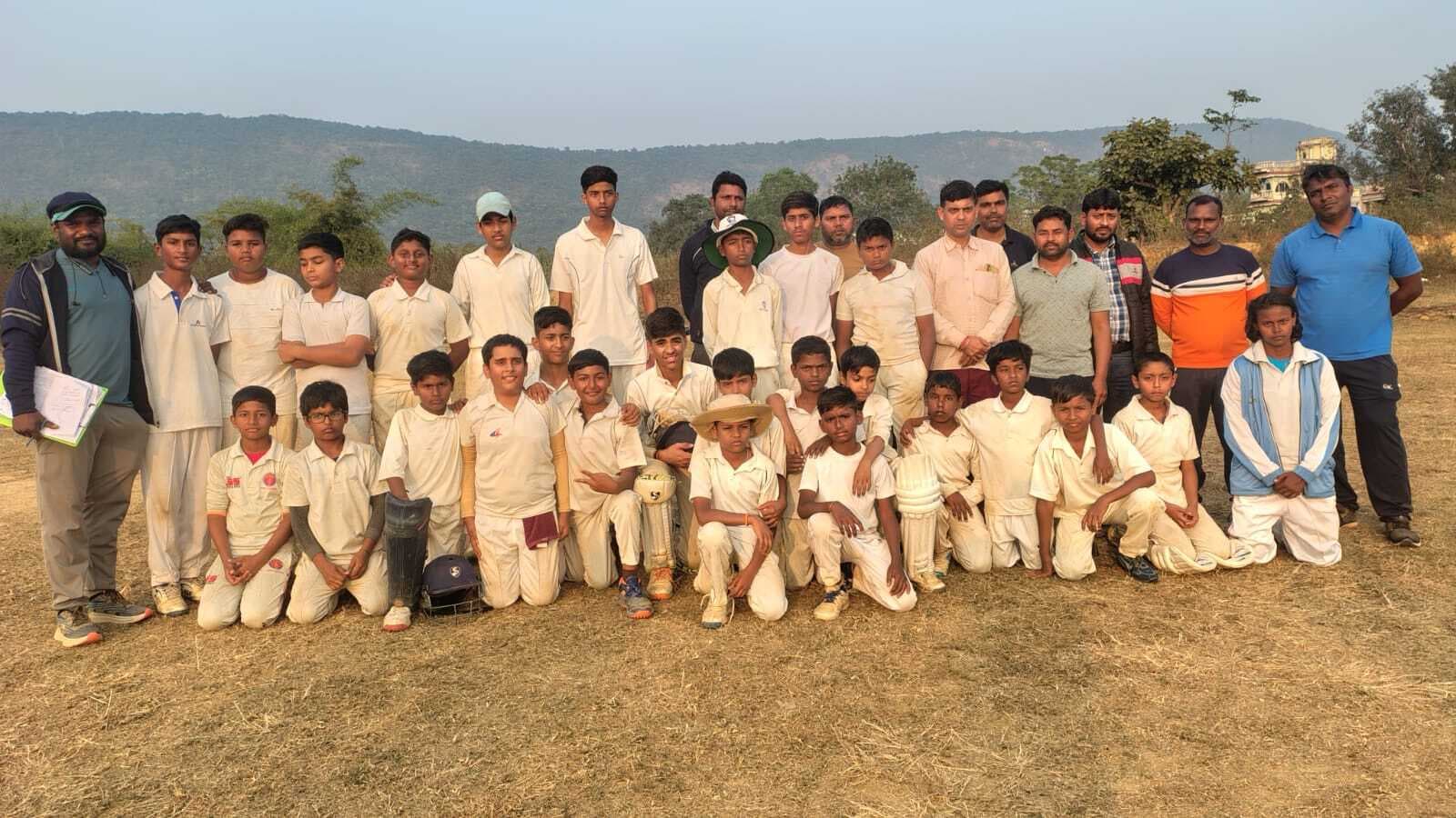 अंडर-12 खिलाड़ियों के लिए डेज क्रिकेट की हुई शुरुआत