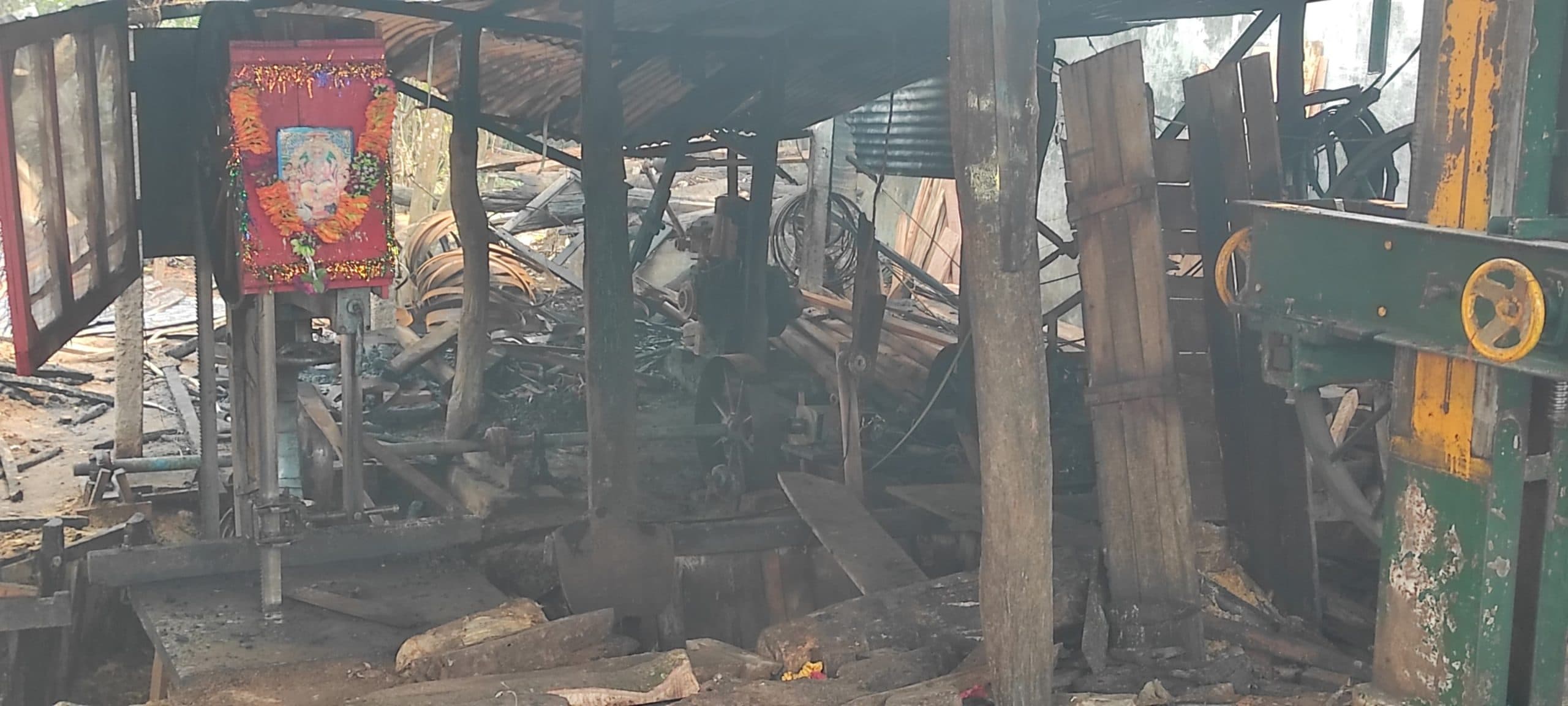 आरा मील में अज्ञात लोगों ने लगायी आग, दो लाख की संपत्ति का हुआ नुकसान