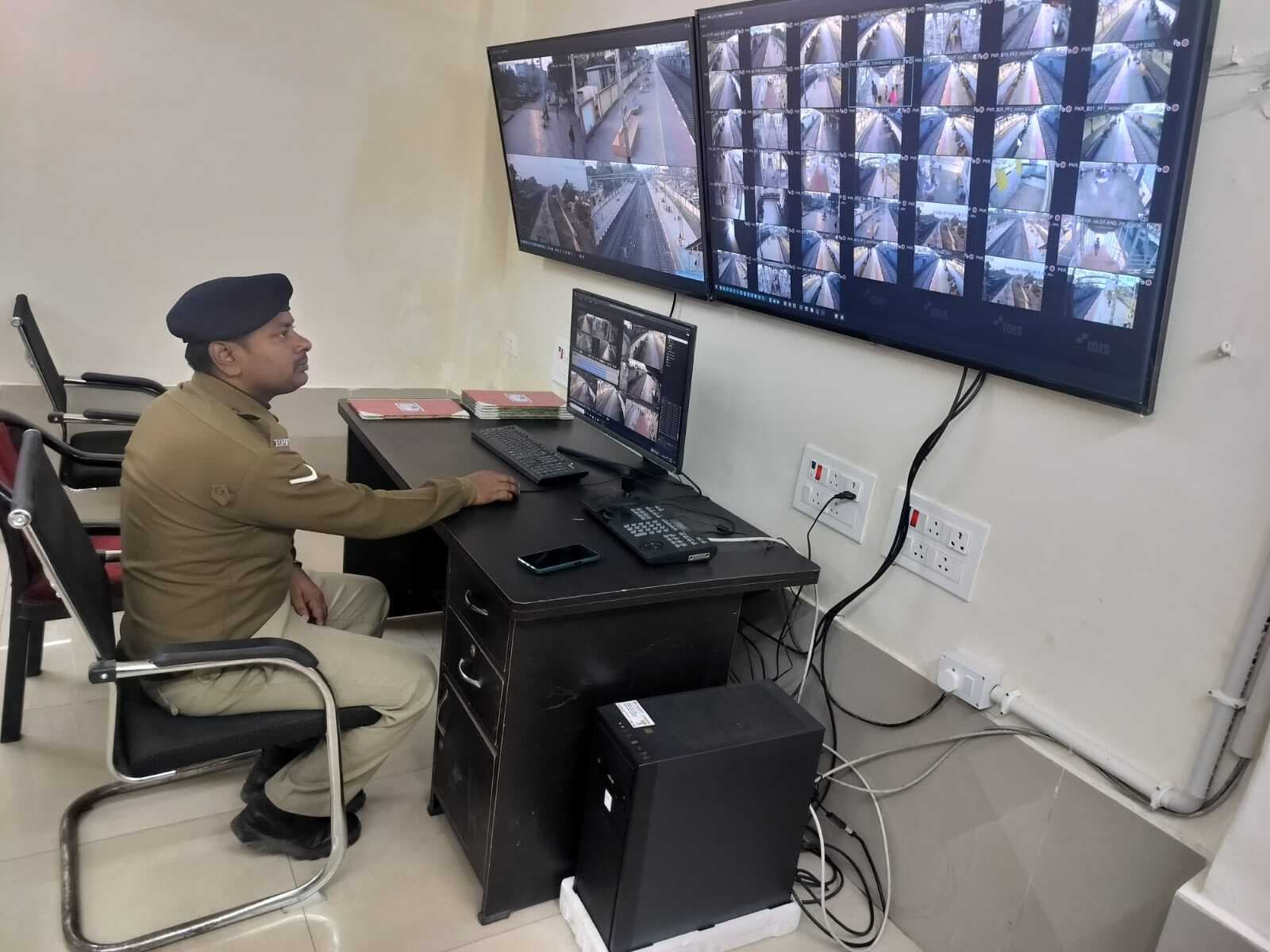 रेलवे परिसर में चप्पे-चप्पे पर लगे हैं नाइट विजन कैमरे, मनचलों पर रखी जा रही नजर