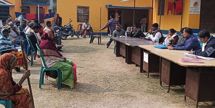 ग्राम सभा में पंचायत से जुड़ी विकास योजनाओं पर चर्चा