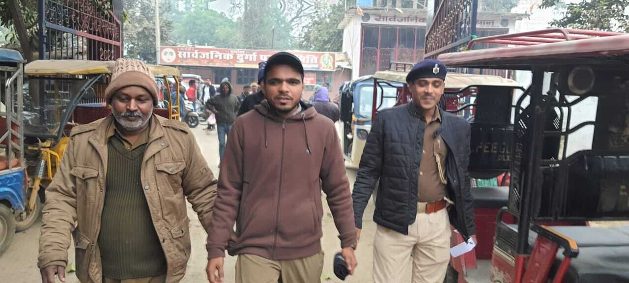 मुख्य डाकधर में धराया संदिग्ध युवक, सदर थाना के किया गया सुपूर्द