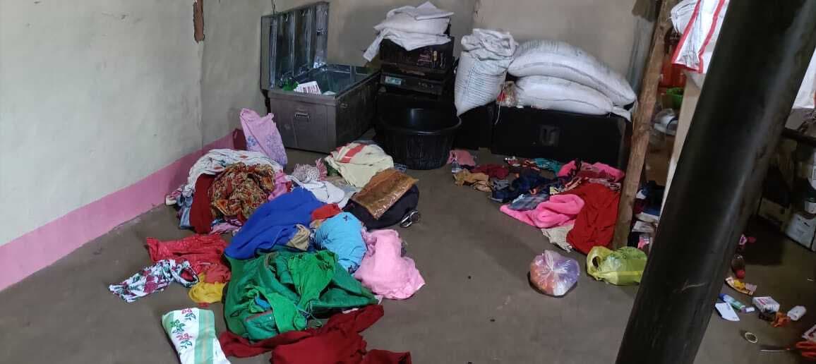 दिन में घर का ताला तोड़ चोरों ने उड़ाये सोने-चांदी के जेवर