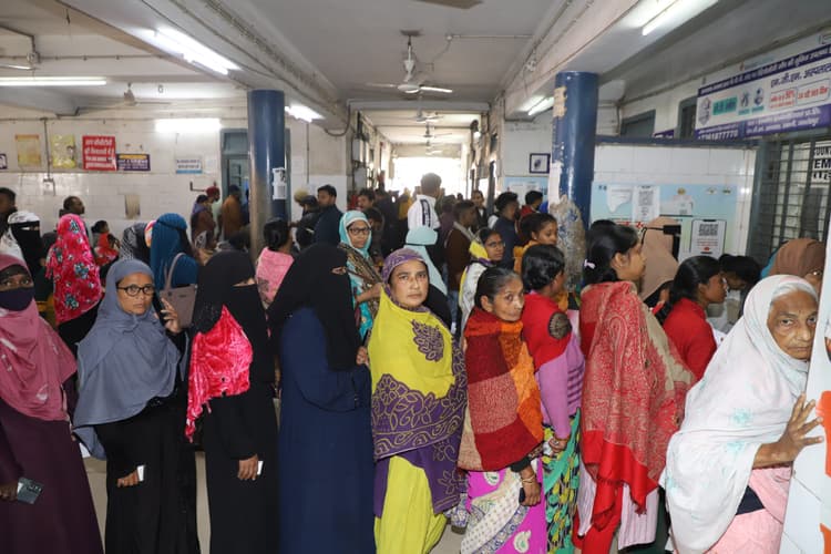 Jamshedpur News : एमजीएम में बुजुर्गों को इलाज की नहीं मिल रही अलग सुविधा