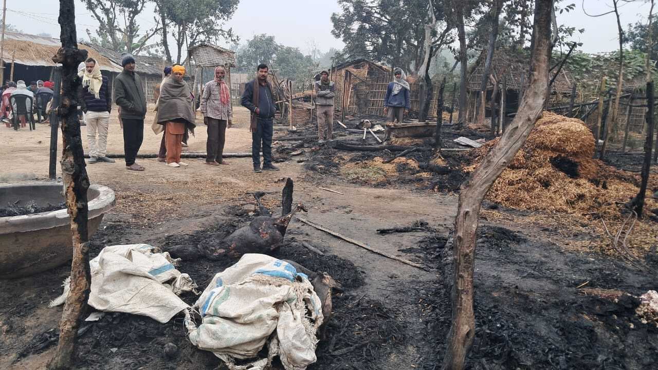 अलाव से लगी आग, छह घर जले