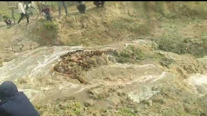 लालपुर में टूटा नहर का बांध, 40 एकड़ में लगी फसल हुई बर्बाद