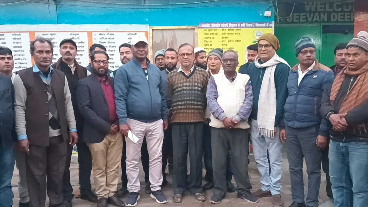 मोबाइल पर लॉगिन व छात्रों के नाम जोड़ने का लिया गया निर्णय