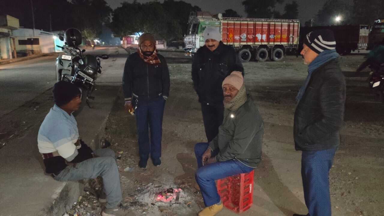 Giridih News: आसमान में छाये रहे बादल, चलती रहीं ठंडी हवाएं