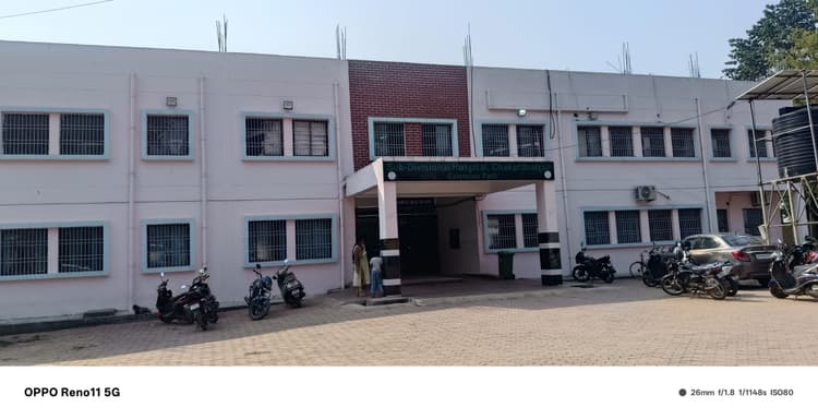 Chaibasa News : डॉक्टर की कमी से 2 साल से ऑपरेशन बंद, रोज 5-6 गर्भवती होती हैं रेफर