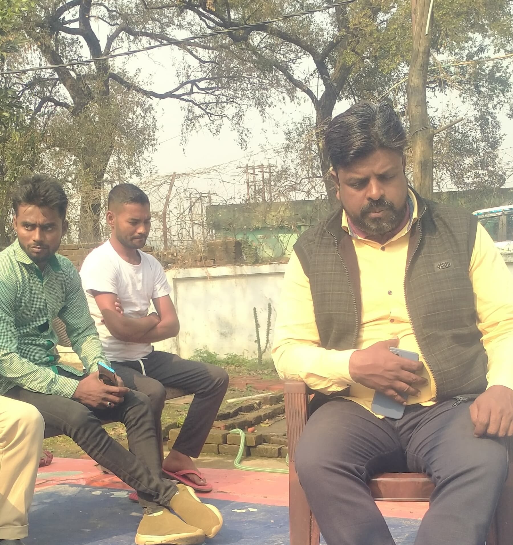 Giridih News: जिप सदस्य को ग्रामीणों ने बनाया बंधक, पुलिस ले गयी थाना