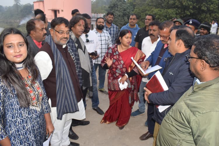 Dhanbad News:अधिकारी व पूर्व जनप्रतिनिधि ने राशि की कर ली है बंदरबांट - रागिनी सिंह