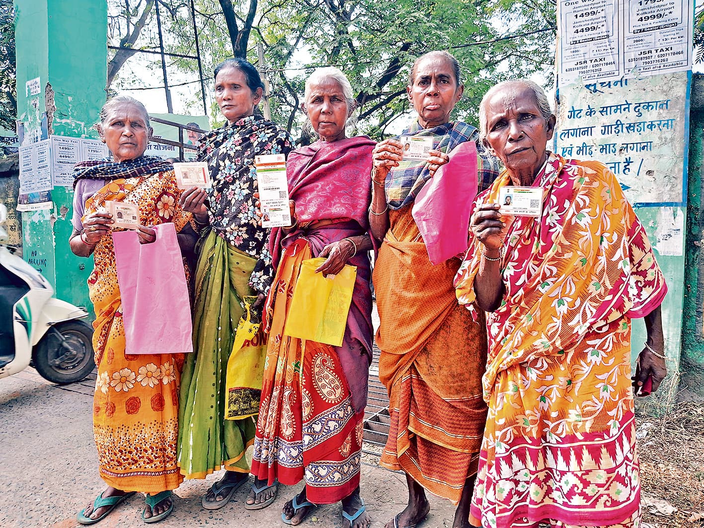 Jamshedpur News : जमशेदपुर प्रखंड में तीन माह से 35 हजार वृद्धा व विधवा पेंशन के लाभुकों को नहीं मिला पैसा