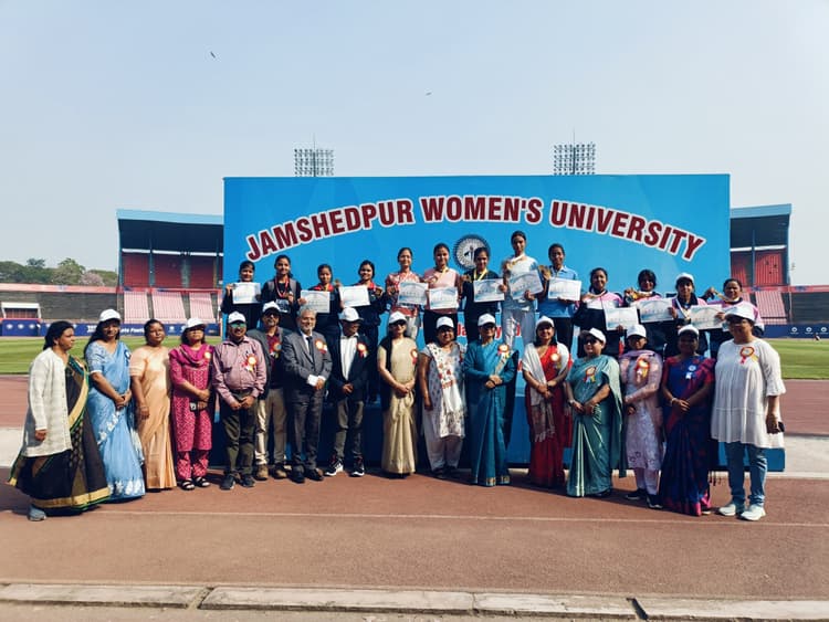 जमशेदपुर महिला विश्व विद्यालय की वार्षिक खेलकूद में छात्राओं ने दिखायी प्रतिभा