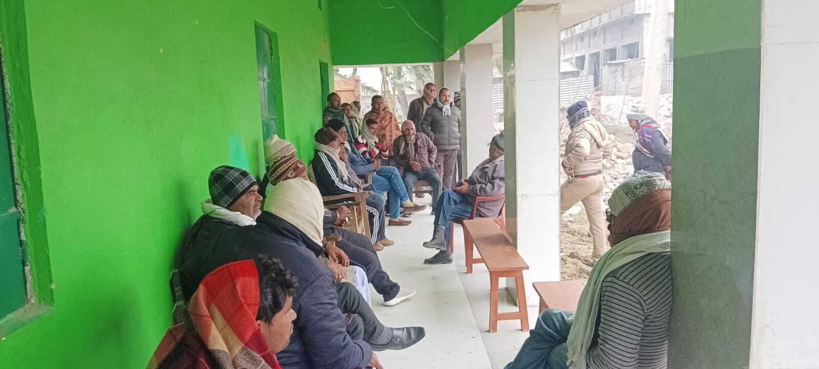 नाराज लोगों ने बैठक कर एचएम की लगाई क्लास