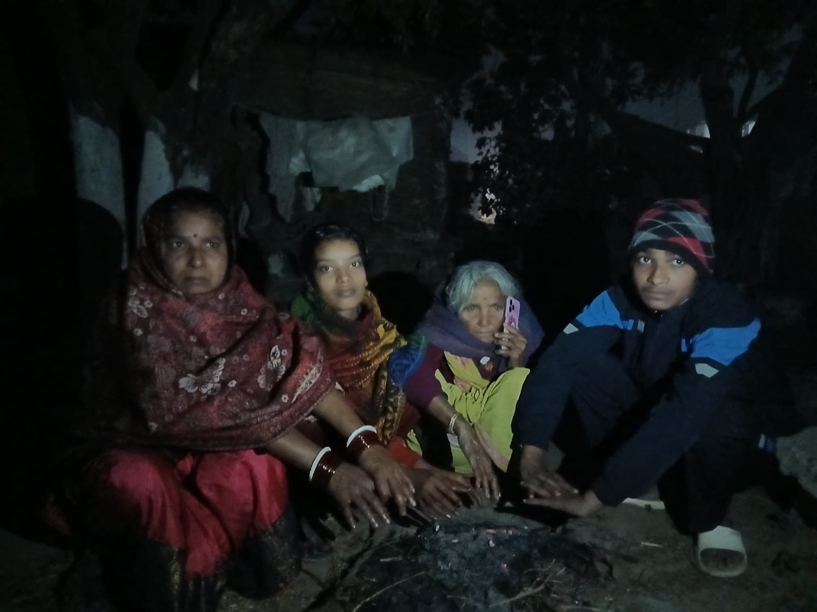 भूकंप के बाद की आपबीती : गहरी नींद में थे तभी लगा कोई बेड हिला रहा है...