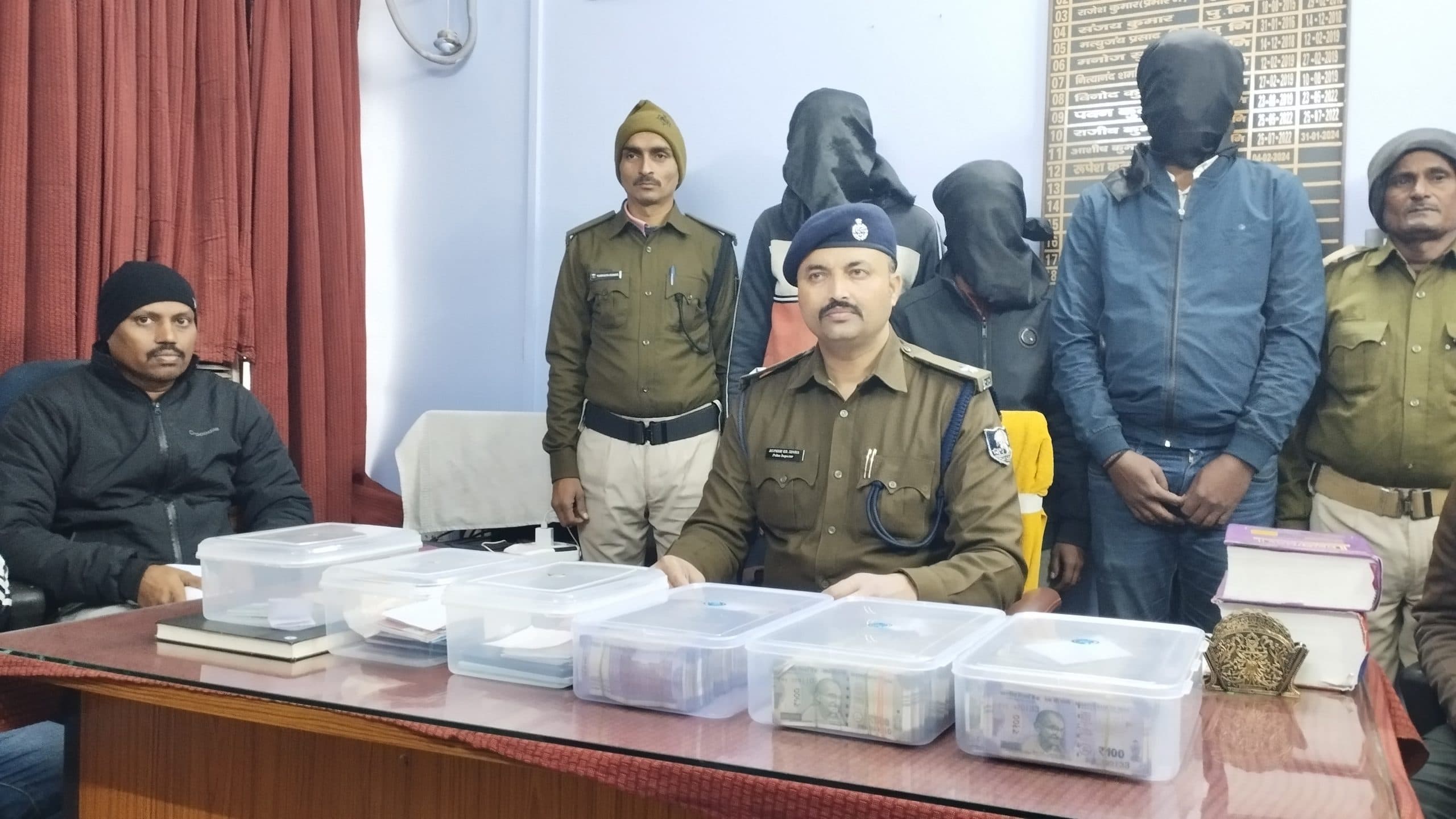 23 लाख कैश के साथ तीन साइबर आरोपित गिरफ्तार