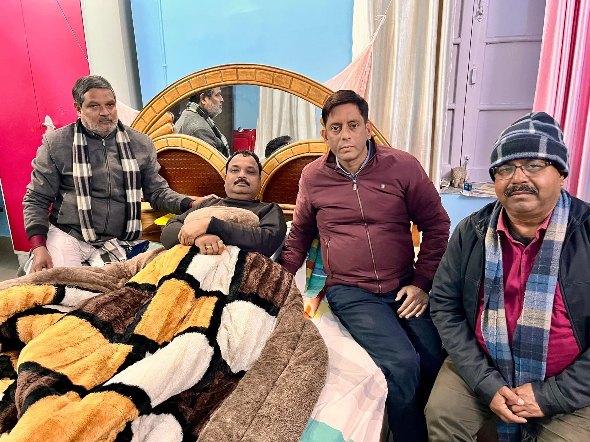 हादसे में जख्मी विधायक का हाल जानने पटना पहुंचे कई कार्यकर्ता