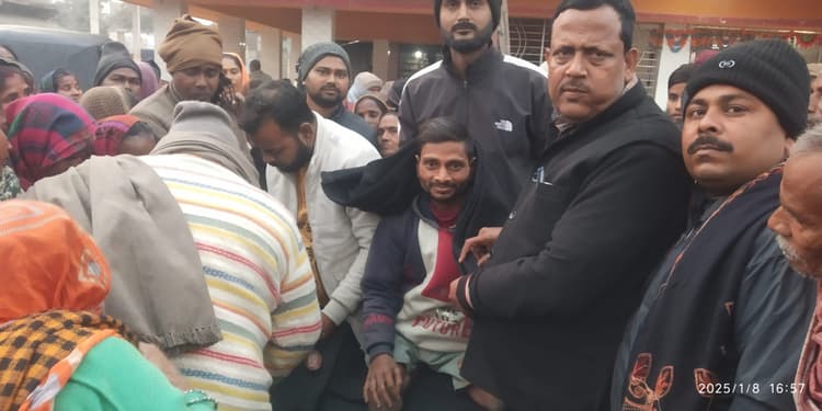 सांसद पप्पू यादव के प्रतिनिधि ने किया कंबल वितरण