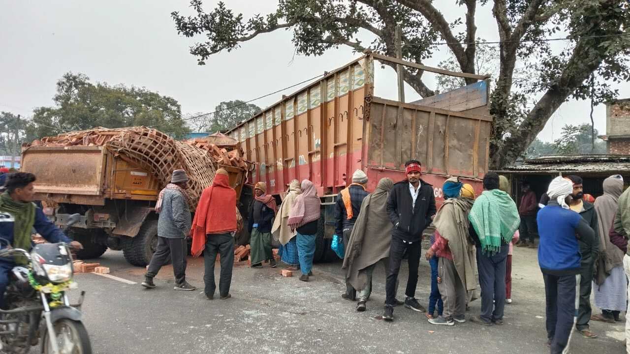 मधेपुरा के मुरलीगंज में दो ट्रक की आमने-सामने हुई टक्कर, एक ट्रक ड्राइवर की गयी जान