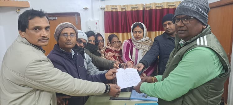 कालबद्ध प्रोन्नति से वंचित शिक्षकों ने बीडीओ को आवेदन देकर की सार्थक पहल की मांग