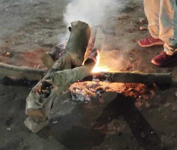 सिंहेश्वर नगर पंचायत की ओर से जलाया गया अलाव