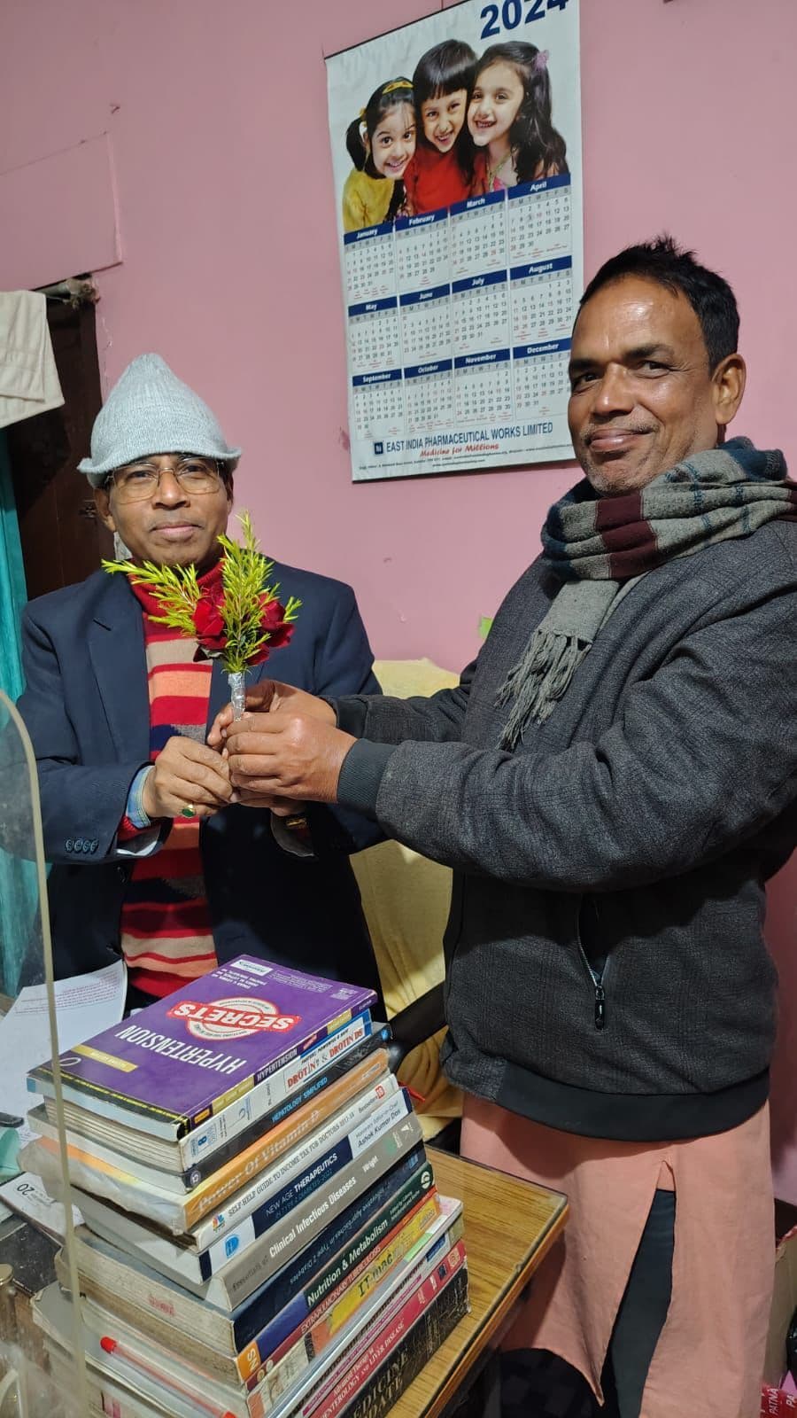 जिला चिकित्सा एसोसिएशन के निर्वाचित जिलाध्यक्ष को किया गुलदस्ता भेंट