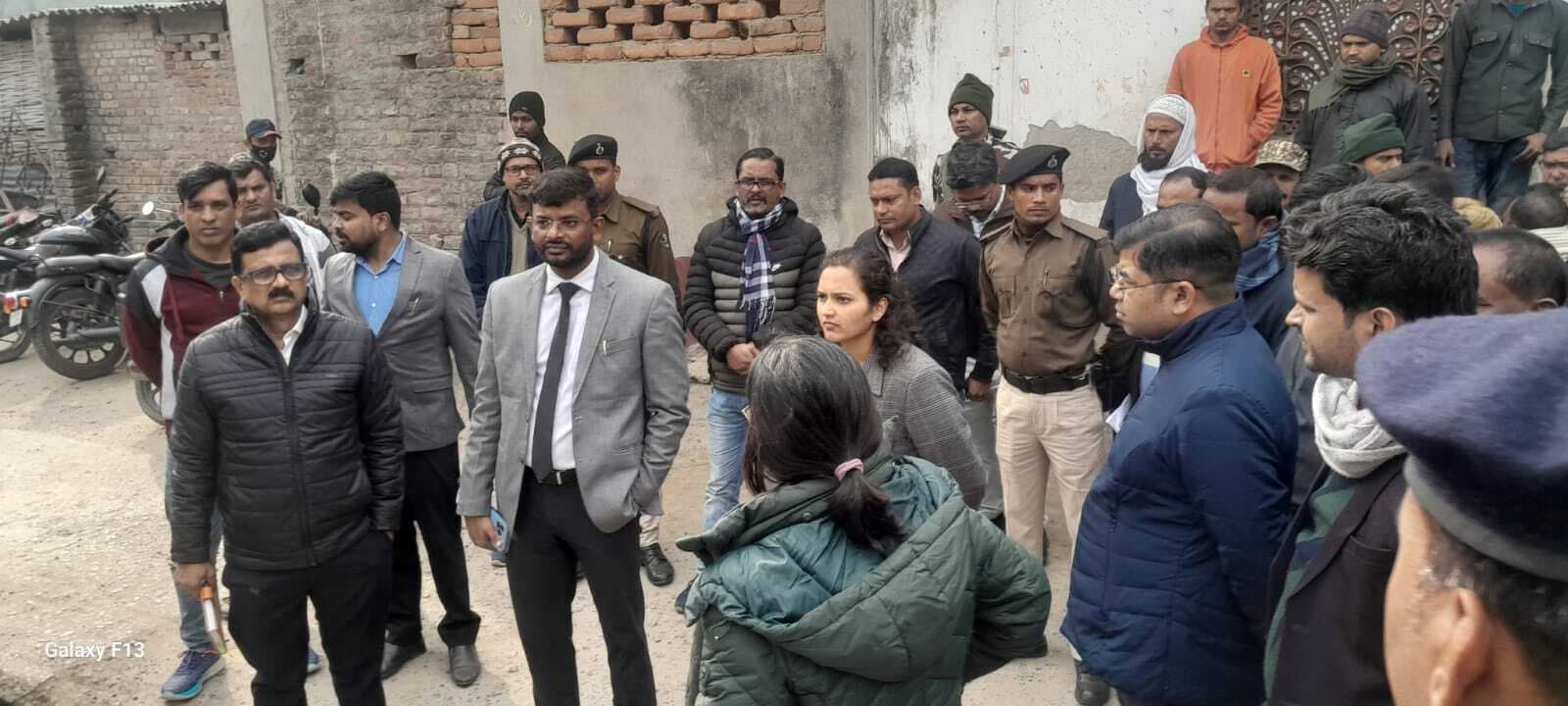 सीएम के आगमन को लेकर कार्यक्रम स्थल का डीएम ने किया दौरा