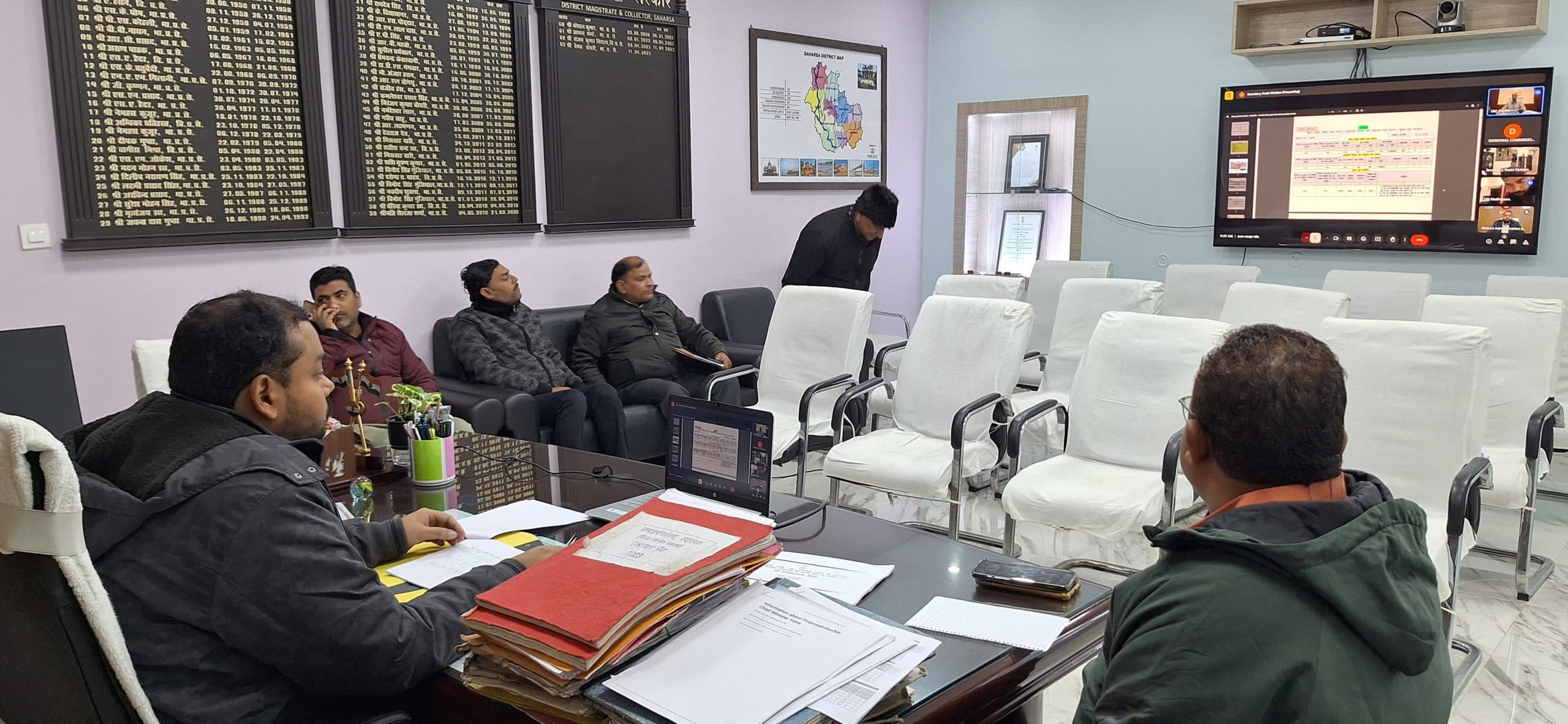 आयुक्त ने योजनाओं के व्यापक प्रचार-प्रसार की आवश्यकता पर दिया बल