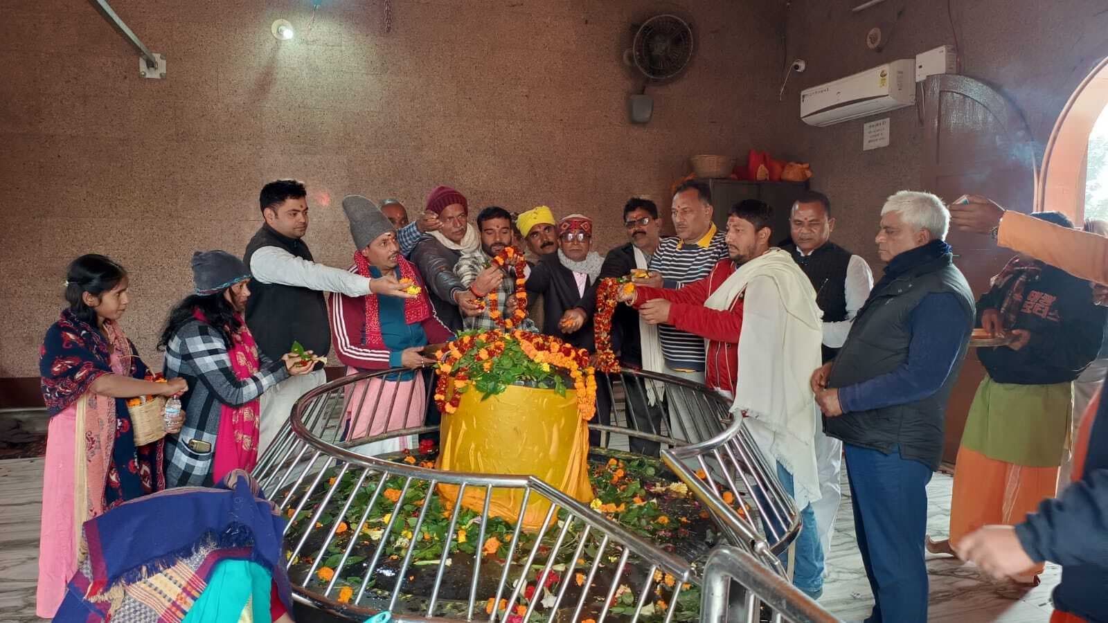 प्रशांत किशोर की सलामती के लिए समर्थकों ने अशोक धाम में की पूजा-अर्चना