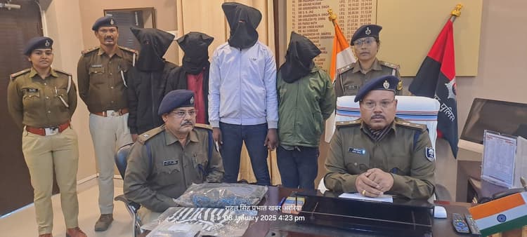 लूटकांड के चार अपराधियों को पुलिस ने पकड़ा