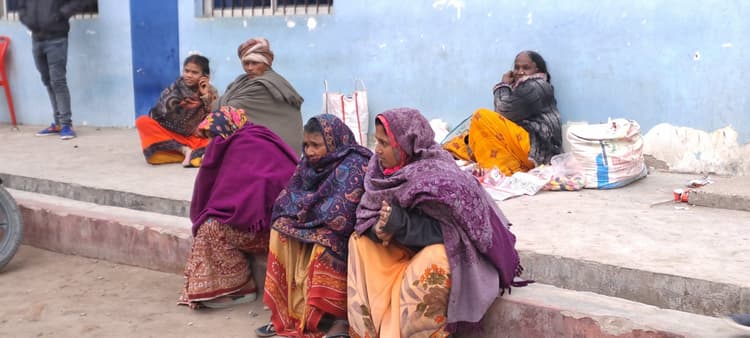 पछुआ हवा ने बढ़ायी कनकनी, शाम ढलते ही सूनी पड़ीं सड़कें