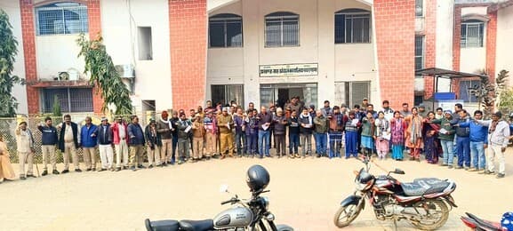 कर्मियों ने यातायात नियमों के पालन का लिया संकल्प