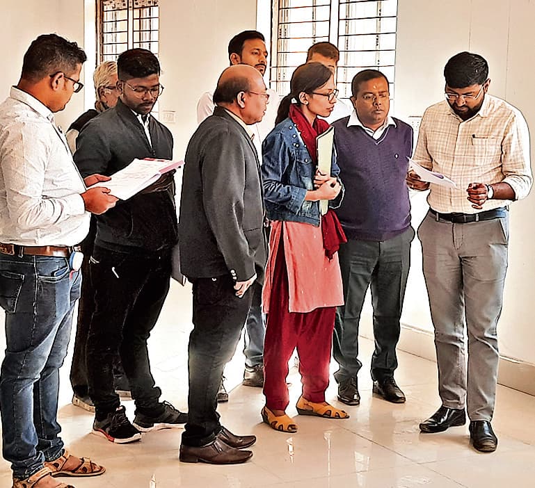 Rourkela News: राजगांगपुर दौरे पर पहुंचे जिलापाल, सरकारी परियोजनाओं का किया निरीक्षण, कार्य तेजी लाने का दिया निर्देश