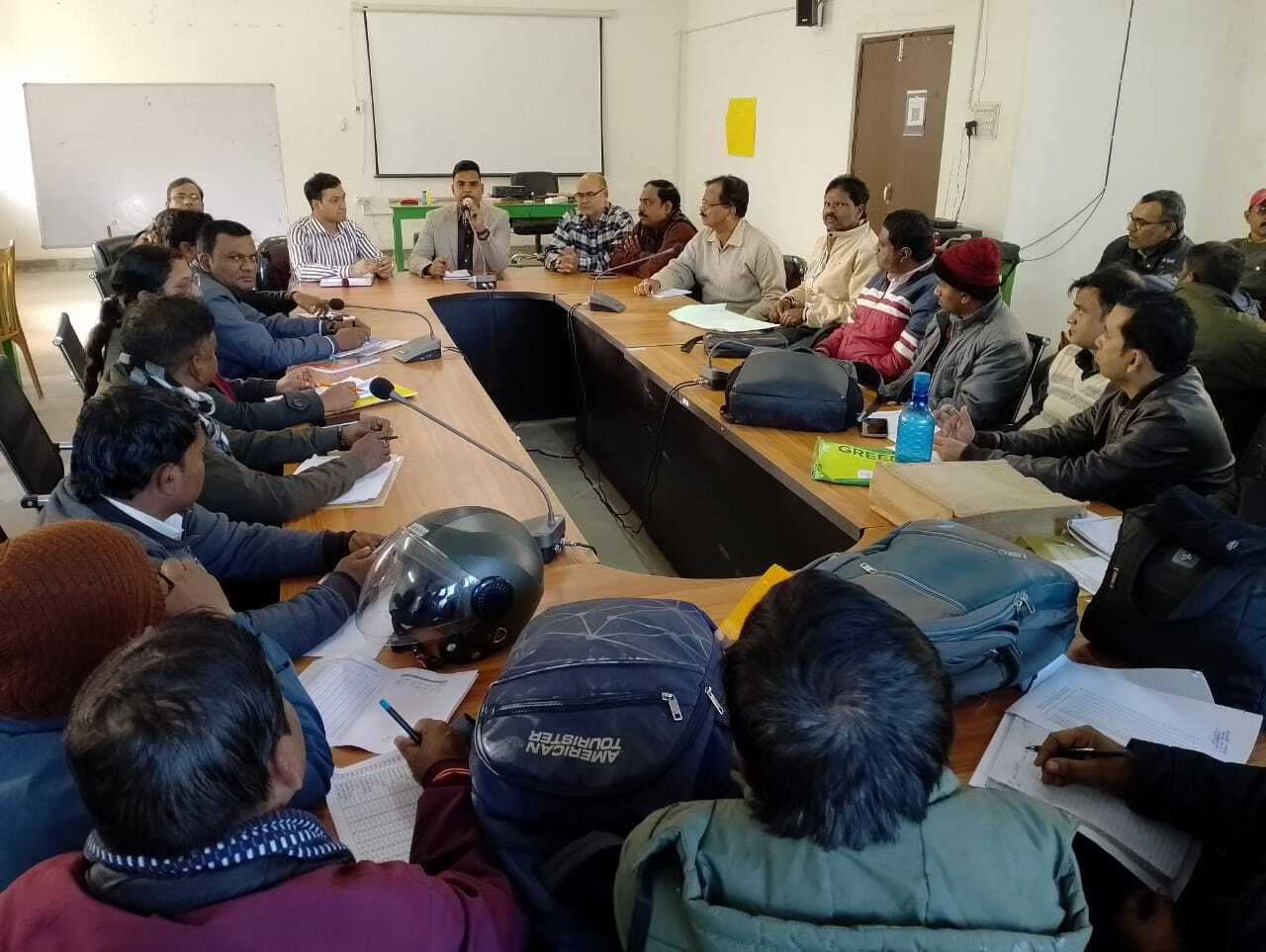 East singhbhum news : शिक्षक 20 दिन मेहनत करें, तो विद्यार्थियों का भविष्य उज्ज्वल हो सकता है : डीइओ