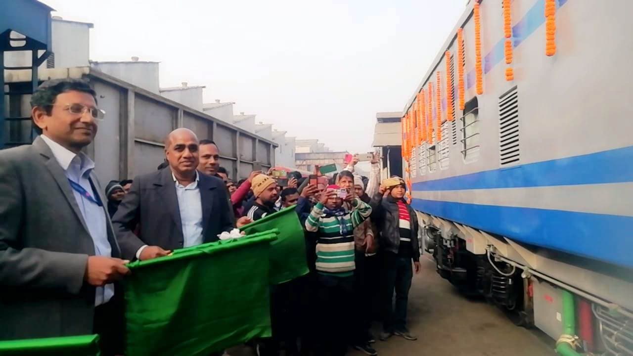 जमालपुर में बनी पहली आठ व्हीलर टावर कार रवाना