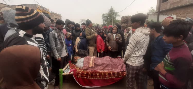 सड़क हादसे में प्रधानाध्यापक की मौत, जाम