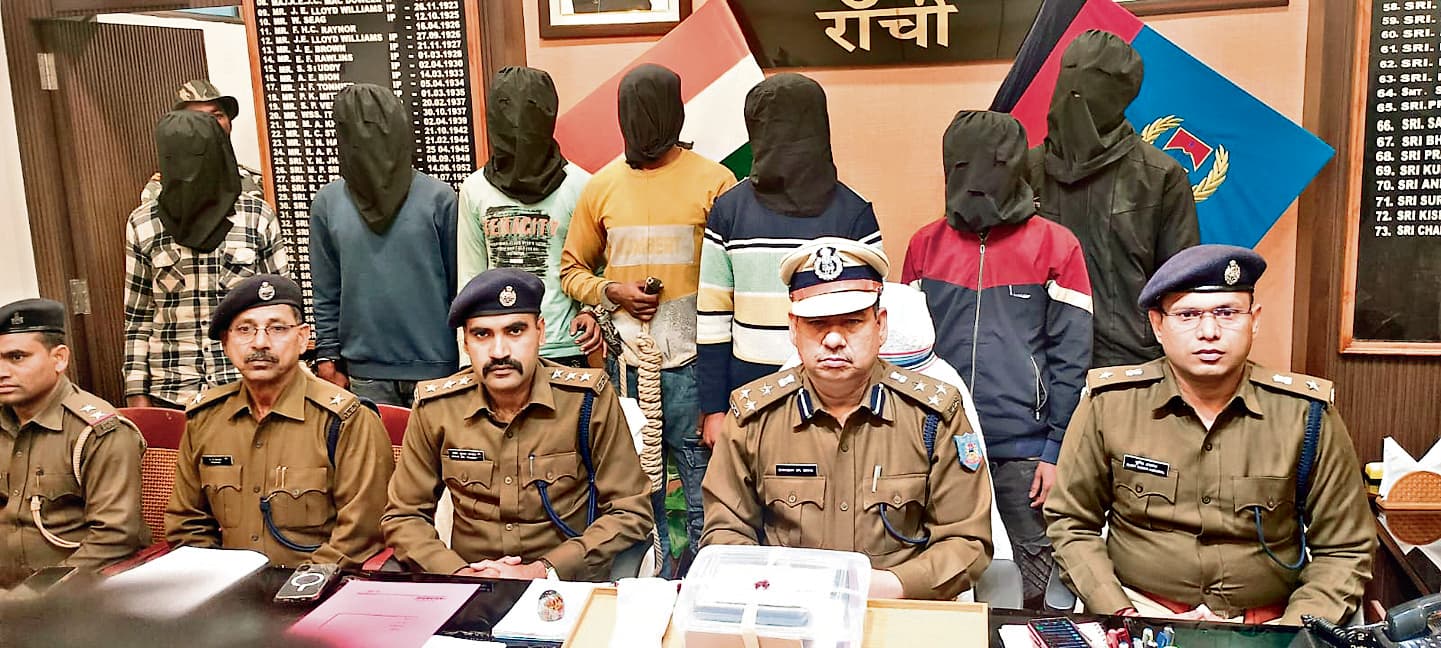 Crime News : वाहनों से डीजल चोरी करने वाले अंतरराज्यीय गिरोह के सात अपराधी गिरफ्तार, किंग पिन फरार