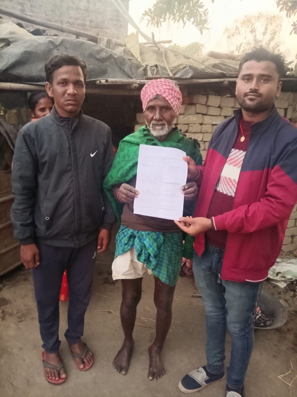 Bokaro News : 24 घंटे के भीतर वृद्ध भूषण को मिली पेंशन योजना की स्वीकृति