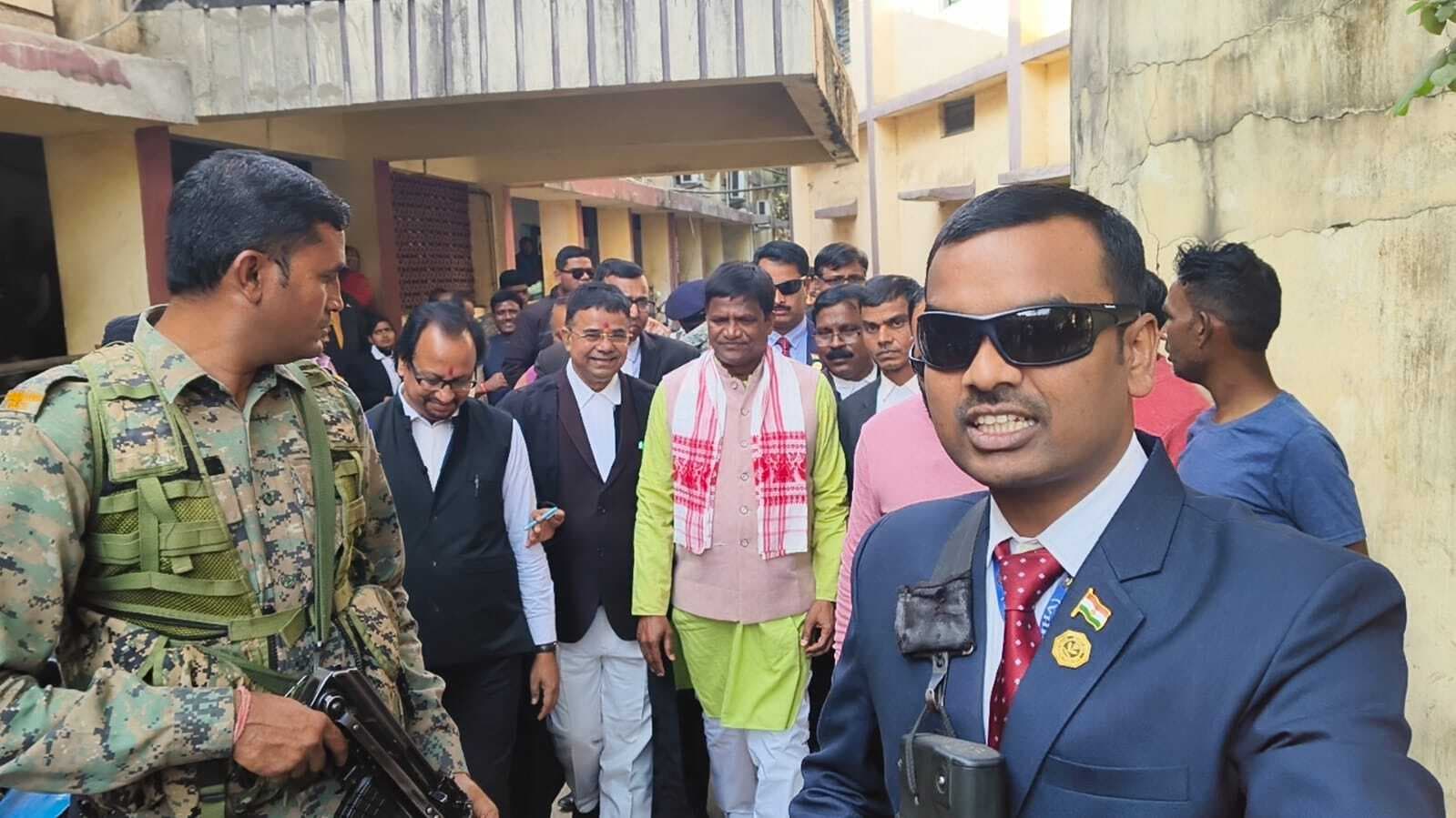 Dhanbad News : सांसद ढुलू ,विधायक शत्रुघ्न महतो समेत नौ को अदालत ने किया बाइज्जत बरी