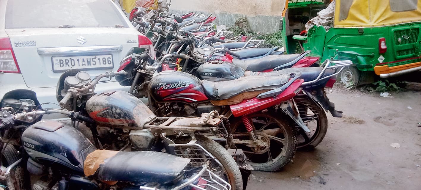 Patna News : चार गैरेज से 70 बाइकें हुईं बरामद, 60 निकलीं चोरी की