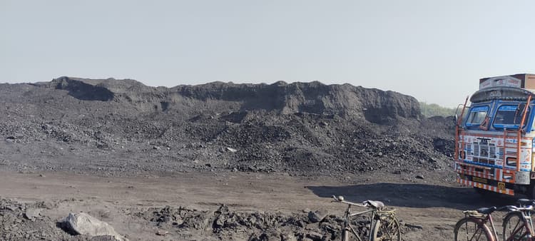 Giridih News :रोड सेल में नहीं मिल रहा अच्छे क्वालिटी का कोयला, आंदोलन के मूड में असंगठित मजदूर