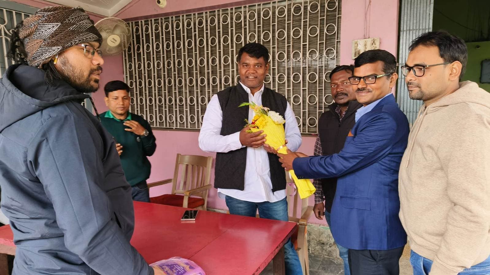 कैंपस : शिक्षक-कर्मचारियों के लिए क्वार्टर व छात्र-छात्राओं के लिए बने हॉस्टल