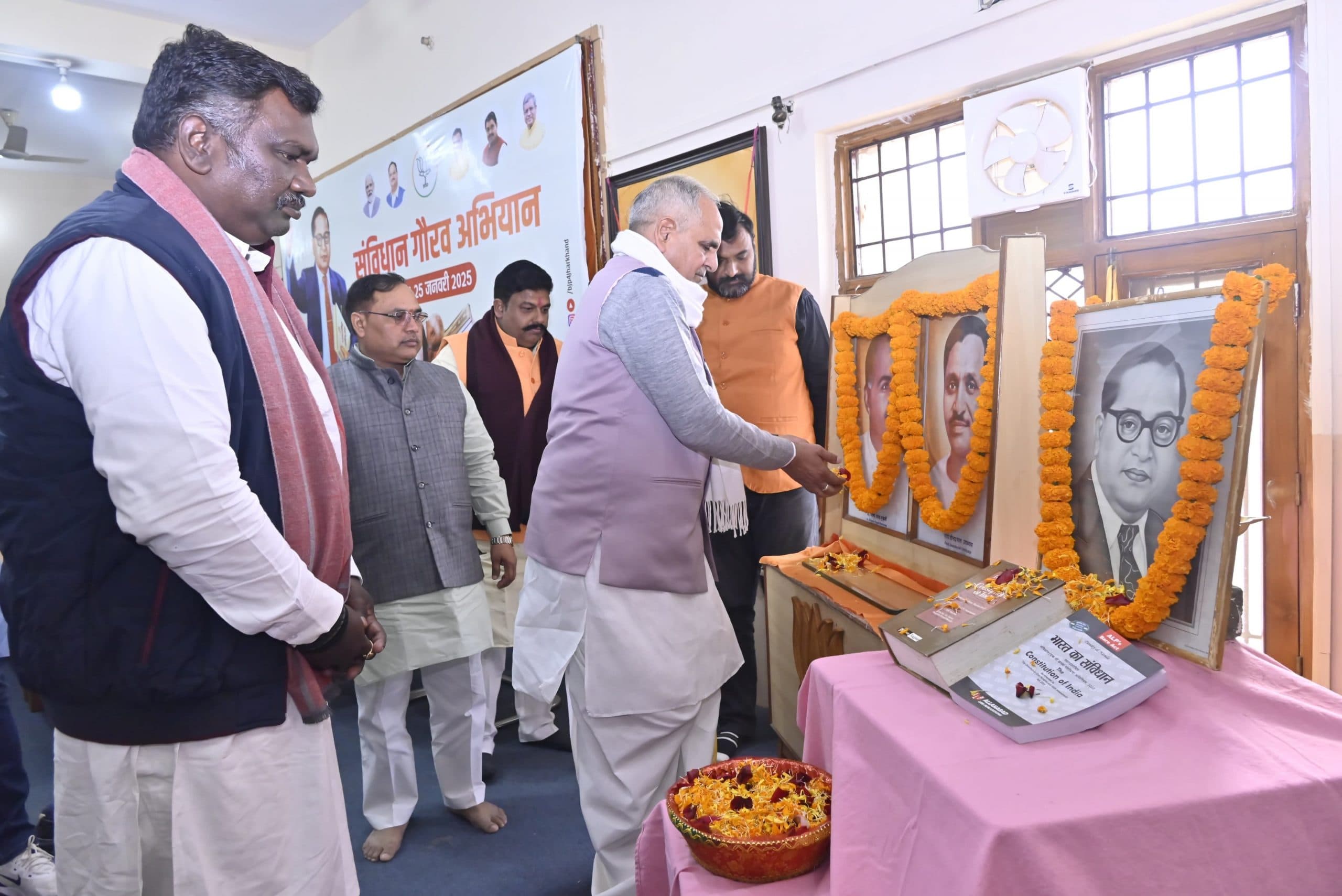 Political News : कांग्रेस को बाबासाहेब पर बोलने का नैतिक अधिकार नहीं : अमर बाउरी