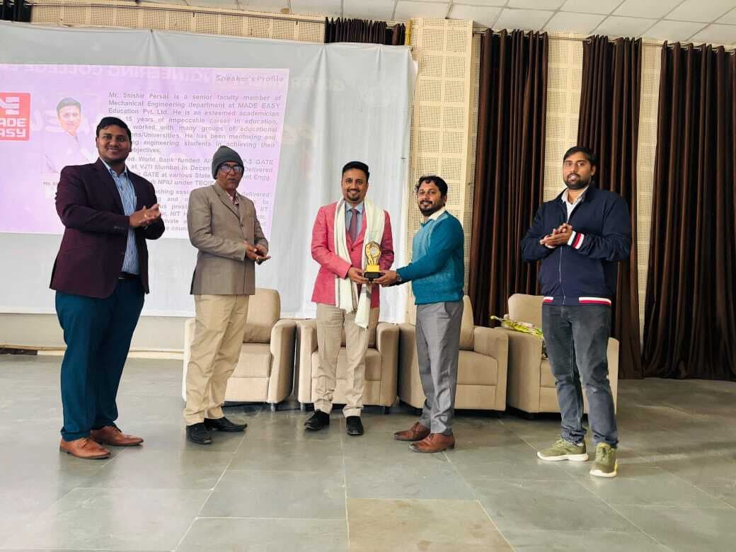 इंजीनियरिंग कॉलेज में करियर मार्गदर्शन सेमिनार का आयोजन