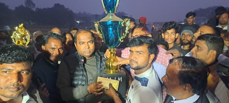 फाइनल में बैरिया कमाल ने गणपतगंज को किया पराजित