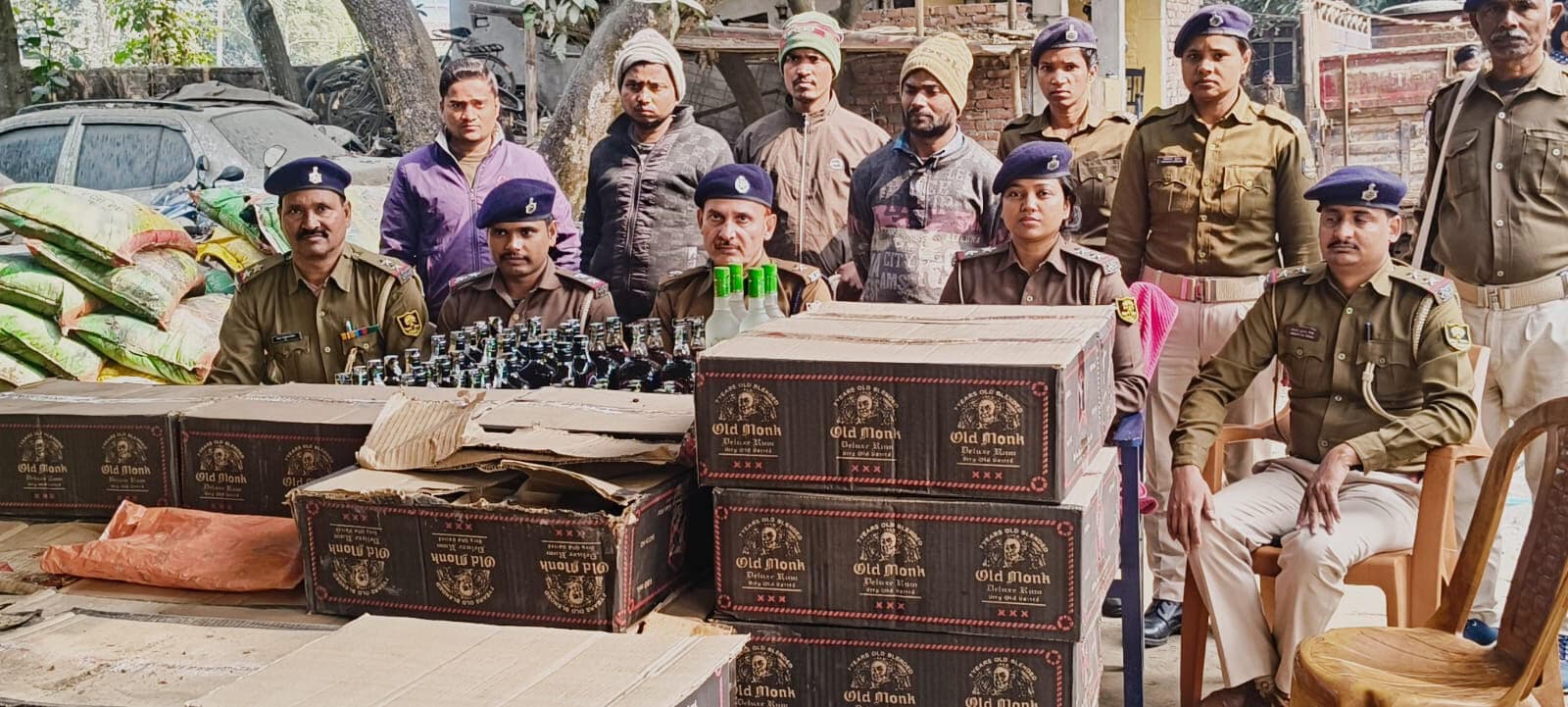 एक हजार लीटर शराब के साथ दो गिरफ्तार