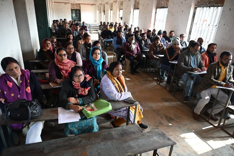 Deoghar News : मैट्रिक व इंटर की परीक्षा में शामिल होंगे जिले के 41 हजार से अधिक परीक्षार्थी